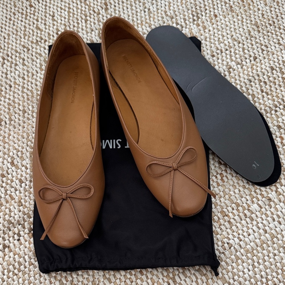 Beckett Simonon Tan Leather Flats with Bow (run small)